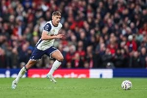 热刺旧将：热刺在防守端表现出色，范德芬是全场最佳