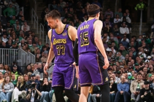 东契奇：里夫斯今天似乎并不想投篮 我不知道是为什么