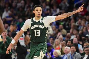 追梦：我的小兄弟罗林斯的比赛看着很美妙 他打球的节奏从不慌乱