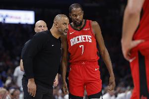 火箭赛季至今投出42.5%的三分命中率 联盟第一 上赛季仅第21