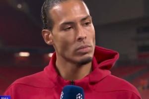 一个字的事被问是否与阿诺德赛前交谈或赛后见面？范戴克：不