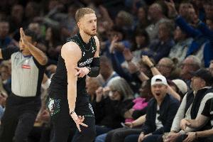 尽力局！迪文岑佐全场15中7&三分11中5 贡献21分3板4助1断