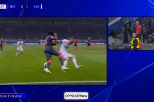 比塞克抢断+突破造点，裁判看VAR后判定没有点球